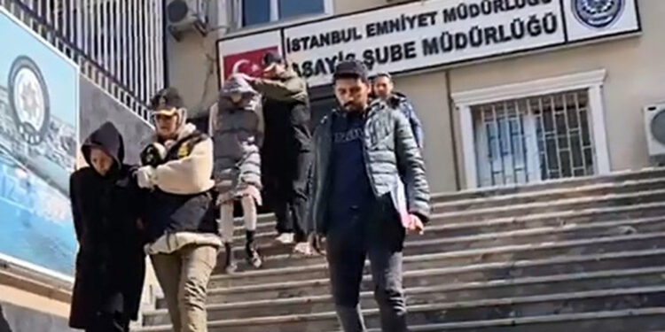 İstanbul'da evlere girerek hırsızlık yapanlar yakalandı