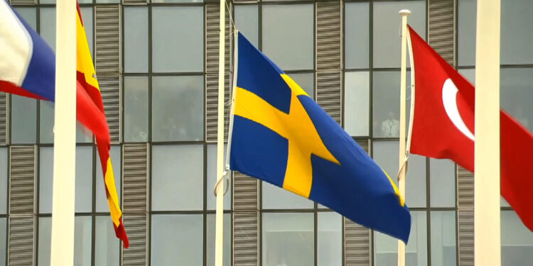 İsveç NATO'ya resmen katıldı