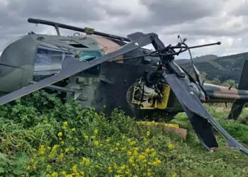 İzmir'de askeri helikopter boş araziye zorunlu iniş yaptı: 1 yaralı