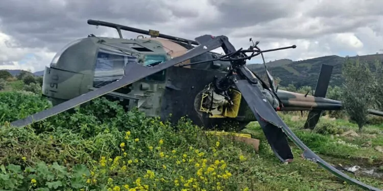 İzmir'de askeri helikopter boş araziye zorunlu iniş yaptı: 1 yaralı