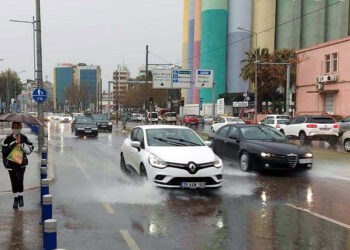 İzmir'in kuzey ilçeleri için sağanak uyarısı