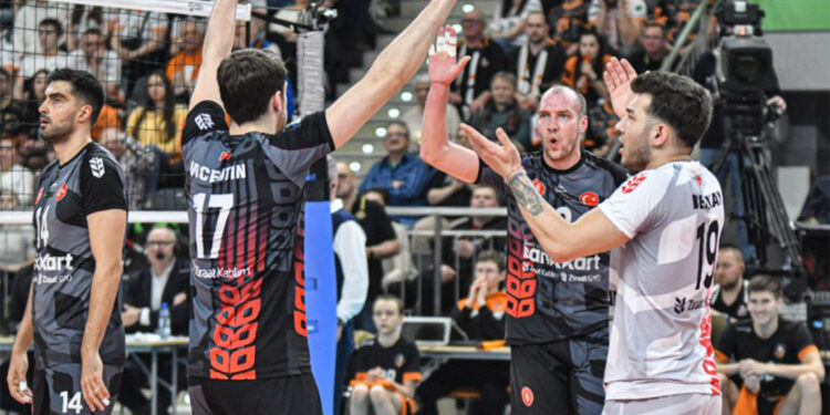 Ziraat Bankkart-Jastrzebski Wegiel'e mağlup oldu