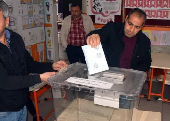 Mahalli i̇dareler genel seçimleri için oy verme işlemi başladı