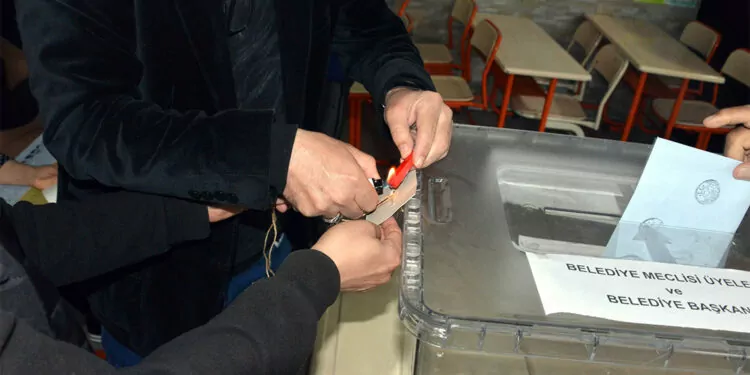 32 ili kapsayan erken oy kullanma işlemi başladı