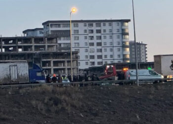 Kayseri'de kamyon ile otomobil çarpıştı; baba ve kızı öldü