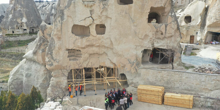 Kapadokya'da 4 peribacasında restorasyon