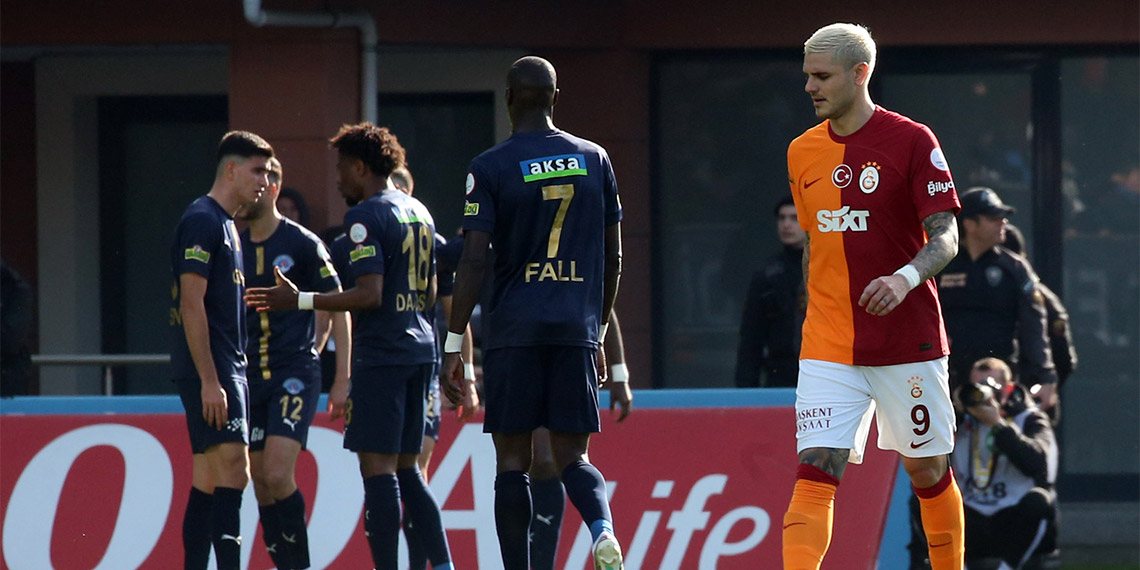 Galatasaray-Kasımpaşa maçı 4-3 skorla bitti. Sarı-kırmızılı ekibe galibiyeti getiren golleri 27’nci dakikada Mertens, 48 ve 83’üncü dakikalarda Icardi ile 90’ıncı dakikada Vinicius kaydetti.