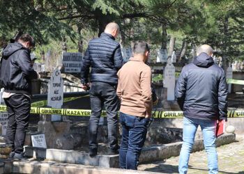Mezarlıktaki kaldırımda 4 aylık cenin bulundu