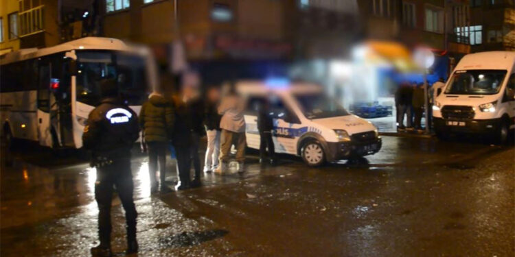 Huzur uygulamasında 28 kaçak göçmen yakalandı