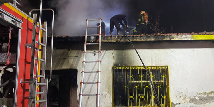 Kayseri'de tek katlı evde yangın