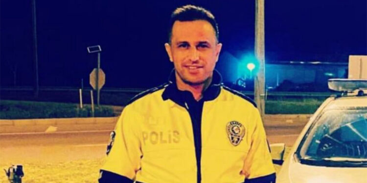 Kazaya karışan otomobil kaçarken polis memuruna çarptı; 1 şehit