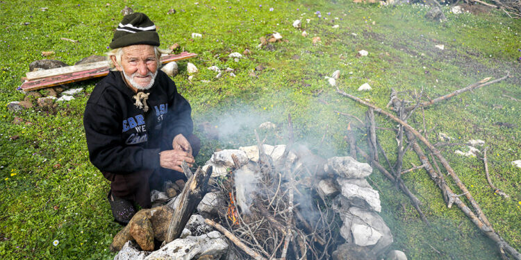 Keçileri çalınınca insanlara küstü