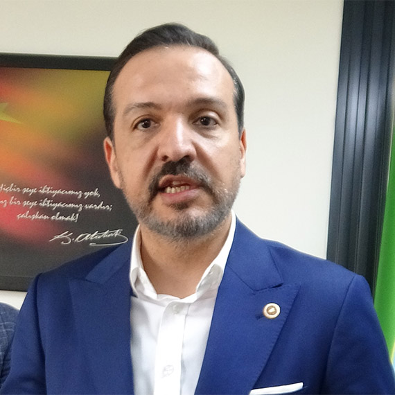 İYİ Parti Sözcüsü Kürşad Zorlu, Meral Akşener'in 'Bu seçimde oy vermezseniz; evime döneceğim. Siyaseti bırakacağım' sözlerine yönelik, "Genel Başkanımızın bu noktadaki ifadesi; vatandaşlarımıza, milletimize bir çağrıdır. Bizim bu mücadele ruhumuzu, kararlılığımızı ve onlarla birlikte yol yürüme isteğimizin onlar tarafından desteklenmesi çağrısıdır" dedi.