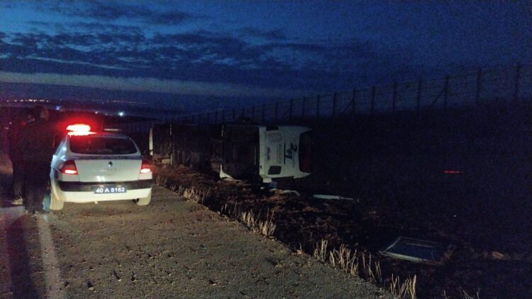 Kırşehir'de yolcu otobüsü şarampole devrildi