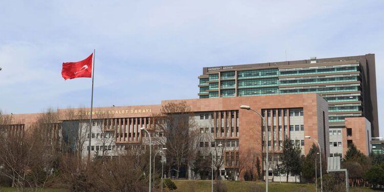 Kız kardeşini taciz ettiği videoları sosyal medyada paylaşan ağabeye iyi hal indirimi