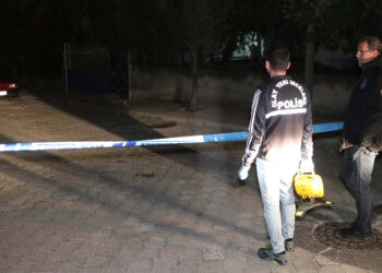 Komşuların gürültü kavgası: 1 ölü, 1 yaralı