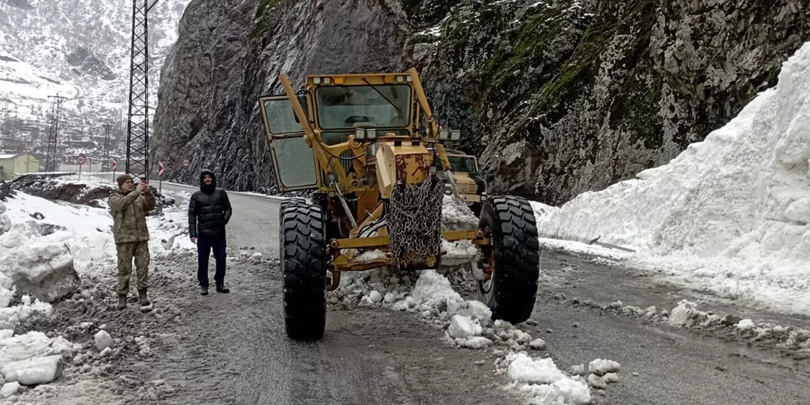 Koy yolunda kar kureme calismasinda cig 25224 - yaşam - haberton