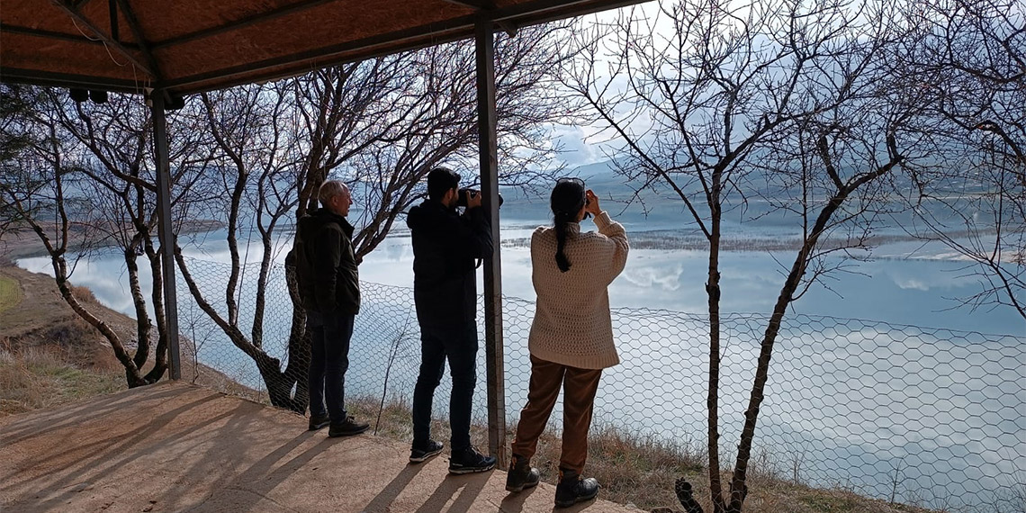 Küresel ısınma ile sayıları azalan su kuşları için Tunceli'de envanter çalışması yapıldı, buna göre Keban Barajı ile Uzunçayır Baraj Gölü'nde 11 türde 10 bin kuş var.