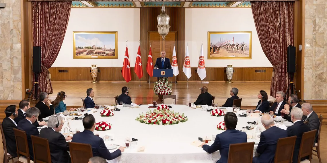 Tbmm başkanı numan kurtulmuş, gazze'deki katliama sessiz kalanların da suçlu olduğunu belirterek, "türkiye, terör örgütlerinin tamamına hiçbir ayrım gözetmeksizin karşı çıkmaktadır" dedi.