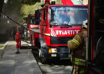 Kadıköy'de restoranda yangın paniği