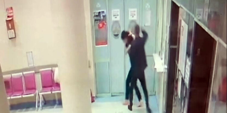 Kadın doktoru darbeden sanığa ikinci duruşmada tahliye