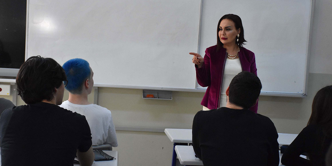 Kanseri yenen Yelda öğretmen, diğer hastalara umut oldu