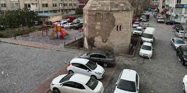 Kayseri'de dolu yağışı