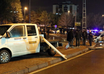 Kayseri'de hafif ticari araç ile kamyonet çarpıştı: 5 yaralı