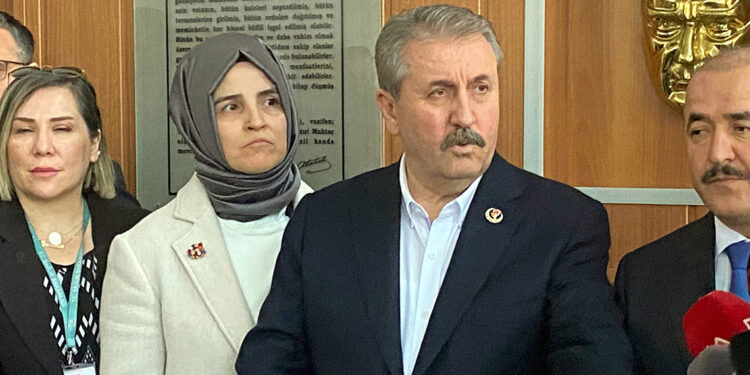 Kaza geçiren Mustafa Destici taburcu oldu