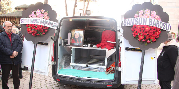 Kazada ölen avukat Öznur, son yolculuğuna uğurlandı