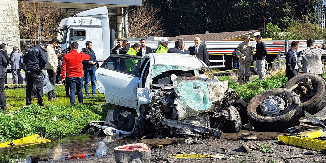 Kazada ölen aynı aileden 6 kişi yan yana toprağa verildi