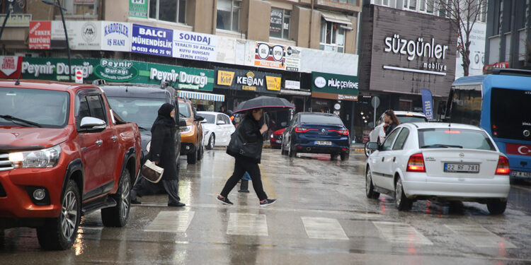 Keşan'da sağanak yağış etkili oldu