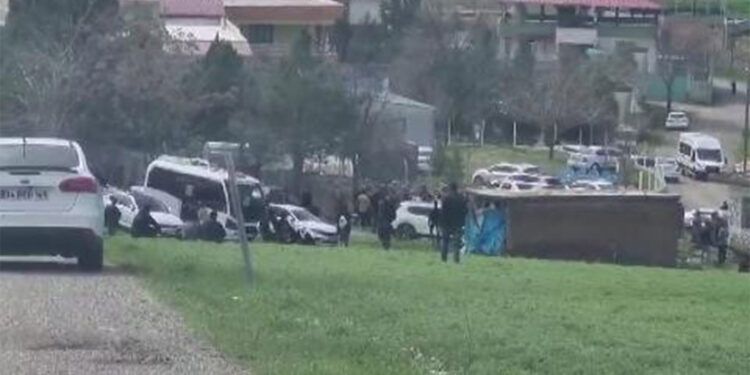 Diyarbakır'da oy verme işleminde silahlı kavga