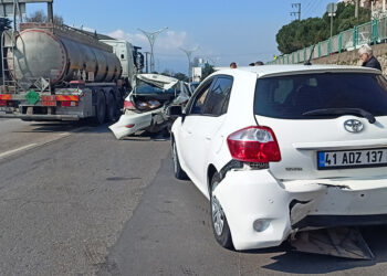 Kocaeli'de 7 araçlı zincirleme kaza: 5 yaralı