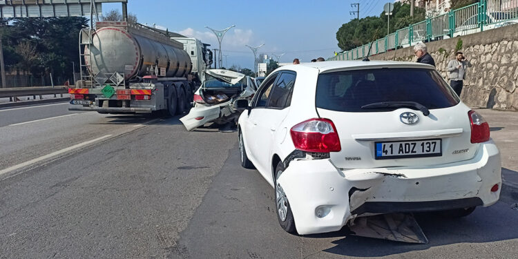 Kocaeli'de 7 araçlı zincirleme kaza: 5 yaralı