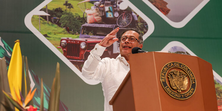 Kolombiya, İsrail'den silah alımlarını askıya aldı