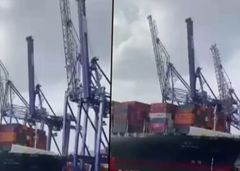 Körfez'de geminin çarptığı vinçler devrildi