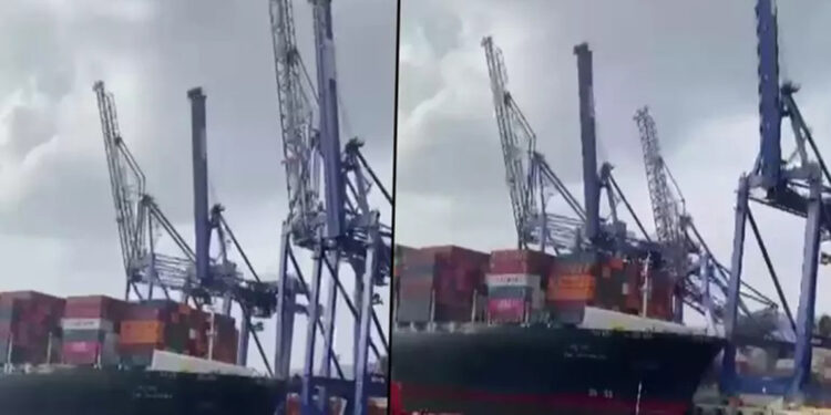 Körfez'de geminin çarptığı vinçler devrildi