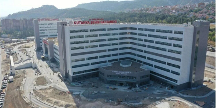 Kütahya Şehir Hastanesi, hasta kabulüne başladı