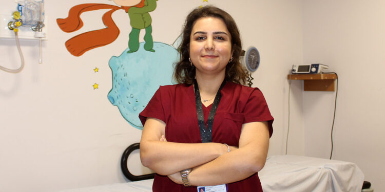 Lösemiyi yenip hemşire olan Merve, kanserli çocukların umudu