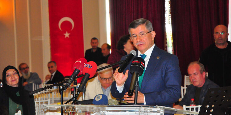 Körü körüne itaat etmeyin