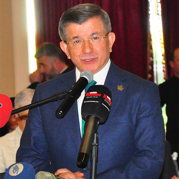 Gelecek Partisi Genel Başkanı Ahmet Davutoğlu, "Parti değiştirmek haşa din değiştirmek, inanç değiştirmek değildir. Partiler, insanlar tarafından kurulur, insanlar tarafından yönetilir. Körü körüne itaat etmeyin" dedi.