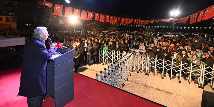 Dışişleri Bakanı adaylara oy istemekte, derhal Belçika'ya gidin