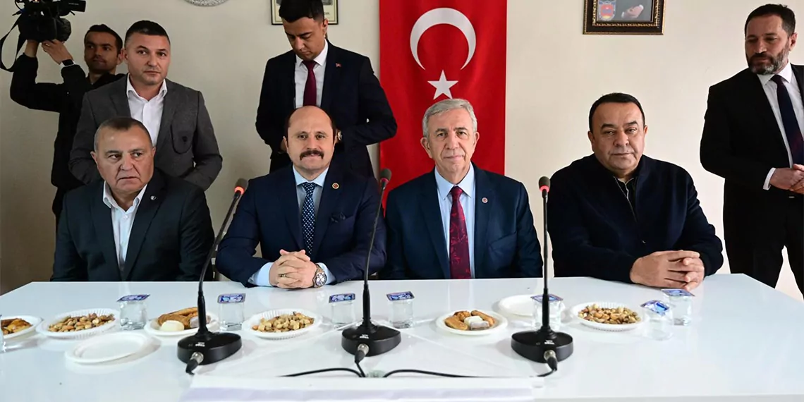 Ankara büyükşehir belediye başkanı mansur yavaş, özel halk otobüsü esnafına öğrenci indirimi için destek verdiklerini belirterek "dolmuşçulara öğrenci indirimi için destek olacağız" dedi.