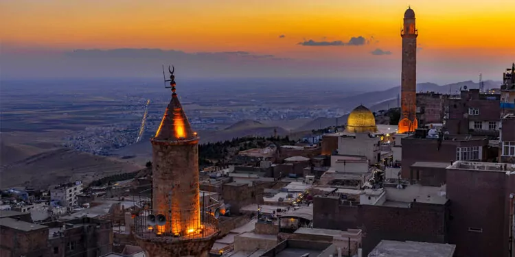 Mardin'de mevsim normallerinin üzerindeki sıcaklıkla ziyaretçi sayısı arttı