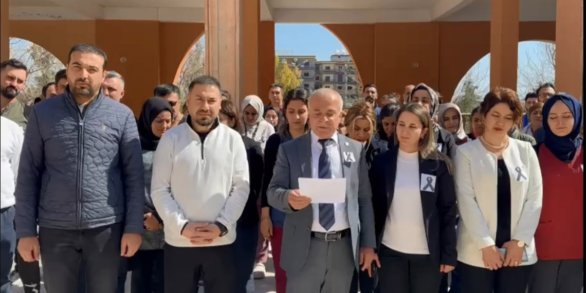 Oğlu ile balkondan düşerek ölen anne için anma