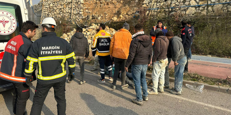 Mardin Şehir Hastanesi inşaat bölgesinde istinat duvarı çöktü