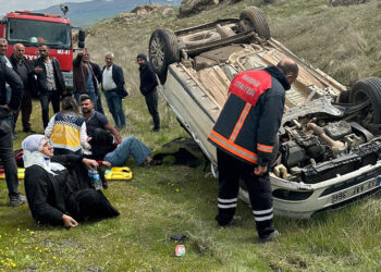 Mardin'de otomobil takla attı; 4 yaralı