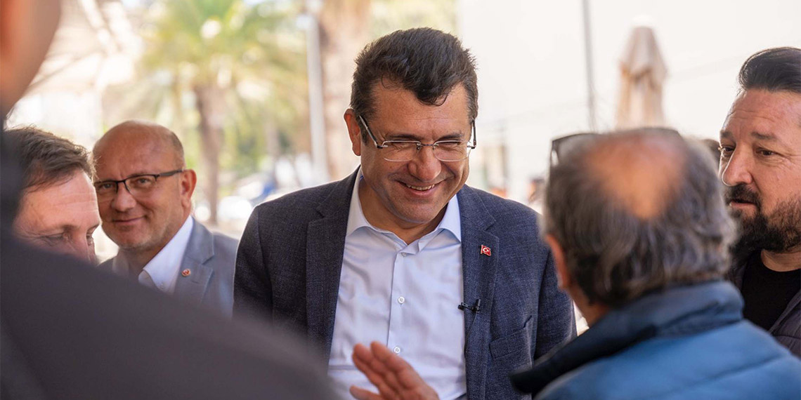 AK Parti Bodrum Belediye Başkan adayı Mehmet Tosun, "Dünyanın en güzel gün batımı manzarasının seyredildiği Amiral Turgut Reis'in memleketi can çekişiyor" dedi.