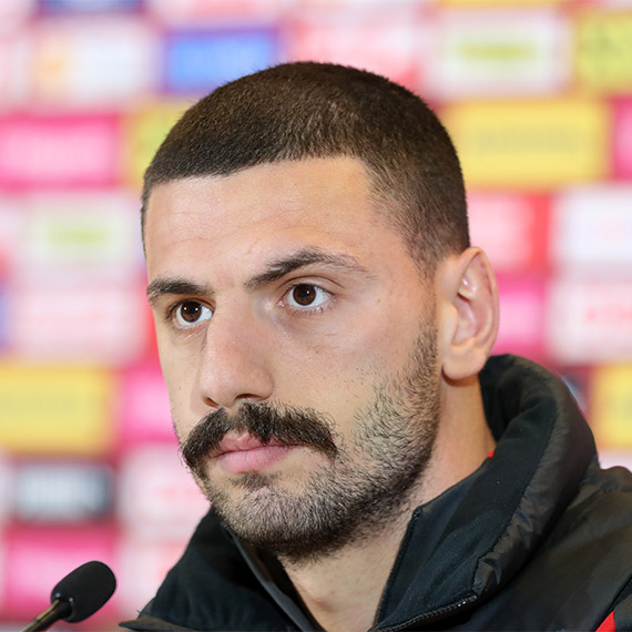 Milli futbolcu Merih Demiral, “Antrenmanlarımız iyi gidiyor. Kısa bir süre olsa da hocamız toplantılar ve antrenmanlarla gerekli olanı yapıyor. Çok önemli bir maçımız var. Avusturya çok önemli bir rakip. İnşallah kampı en iyi şekilde bitiririz” dedi.